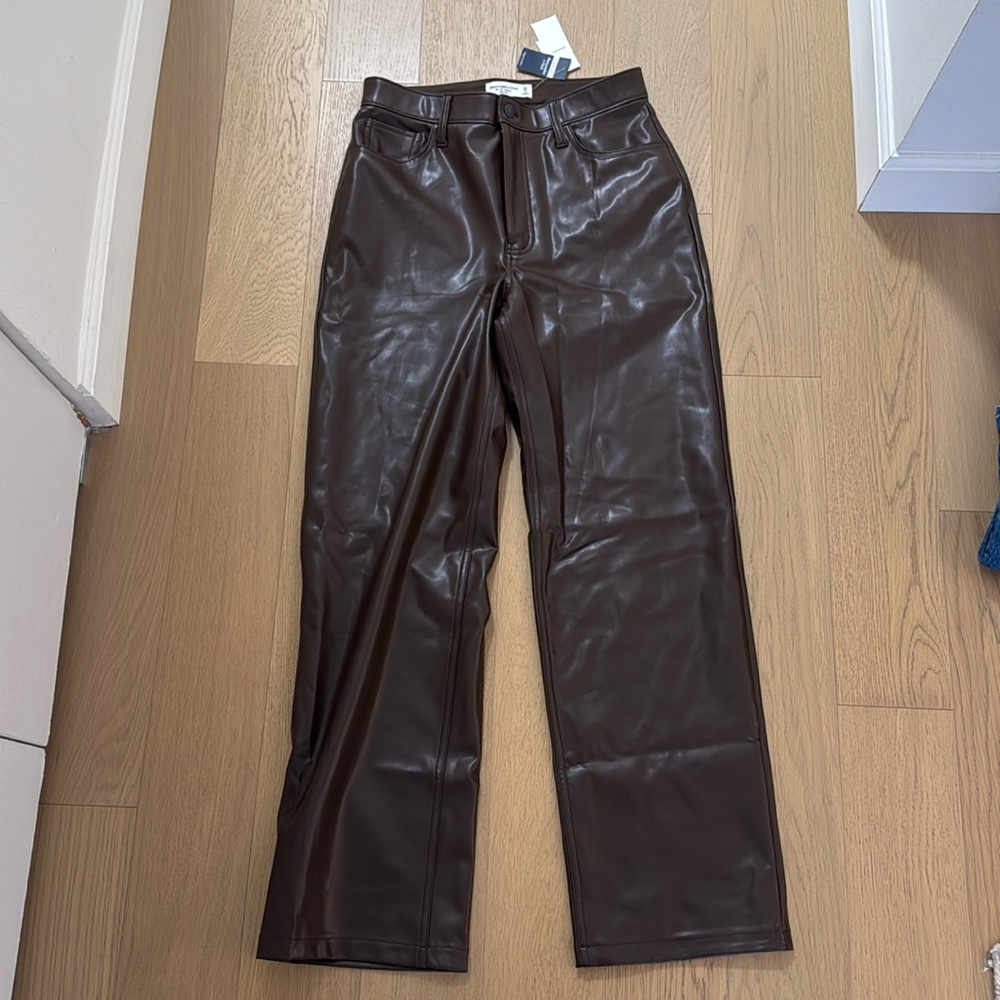 Abercrombie 90s relaxed high rise faux leather pants NWT, curve love